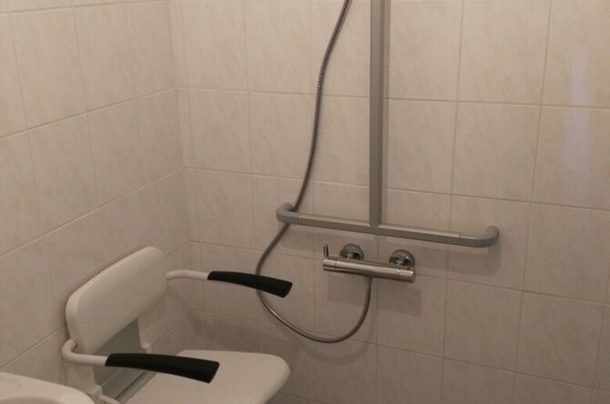 ENTRA Aménagement du domicile douche italienne siège main courante