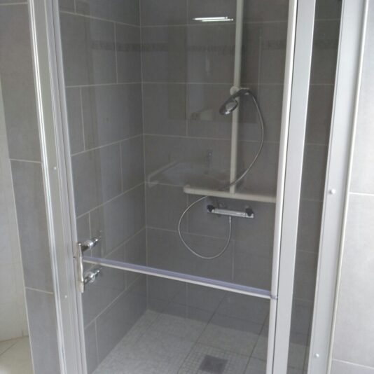 ENTRA aménagement du domicile salle de bain douche adaptée
